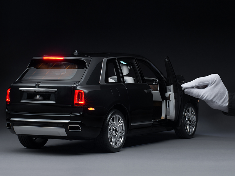 "تحفة فنية بكل ما للكلمة من معنى" استمتع بمجسم  مصغّر طبق الأصل لسيارة كالينان